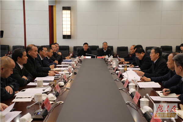 市政府与长庆油田公司举行座谈会协商解决推进庆阳油气产能建设有关