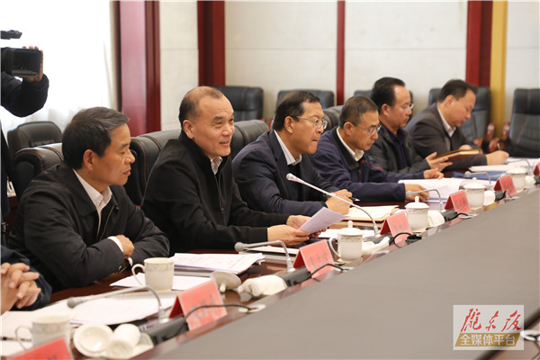 市政府与长庆油田公司举行座谈会协商解决推进庆阳油气产能建设有关