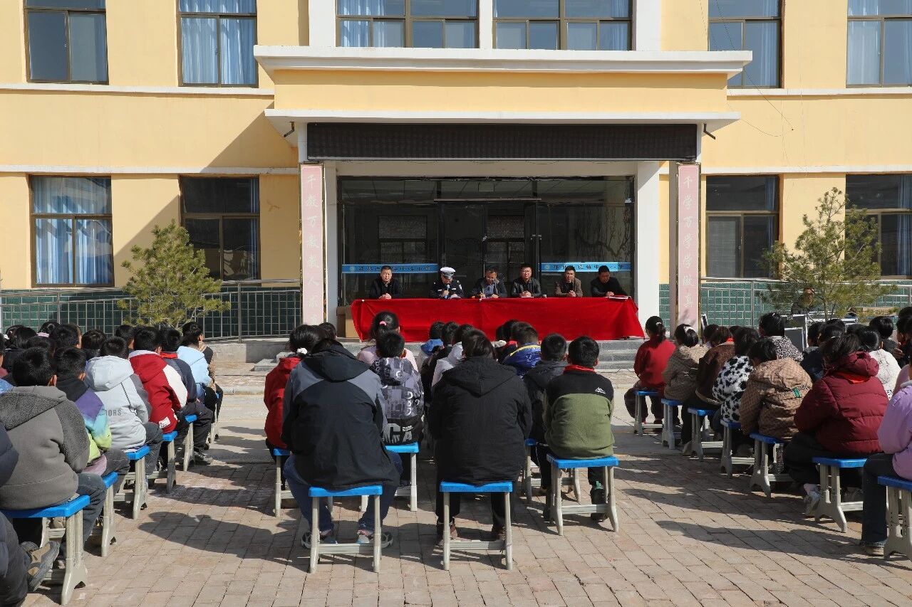 4b265f0eeda4427699fdfff86809132d.jpg 4b265f0eeda4427699fdfff86809132d.jpg