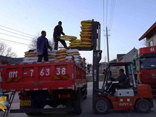 环县：备足春耕肥 护航春耕生产