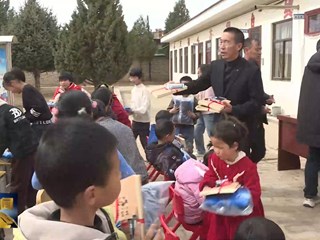 环县爱心人士杨彦福在樊家川镇两所村级小学开展爱心捐赠活动