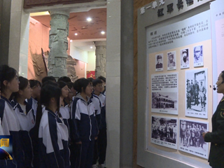 庆阳第三中学600名师生赴环县山城堡战役纪念馆和庄子峁开展研学活动